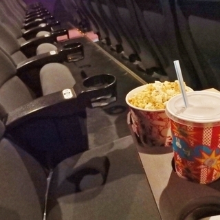 派遣☆年末年始特別手当あり♪【映画館の清掃】時給1300円+交通費