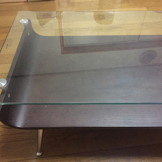 天板が強化ガラスのセンターテーブルの画像