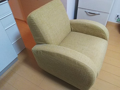 モモナチュラル　一人用ソファ