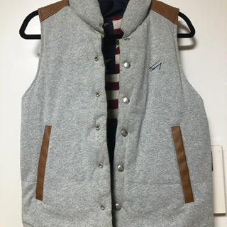 TOMMY ダウンベストの画像