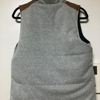 TOMMY ダウンベストの画像