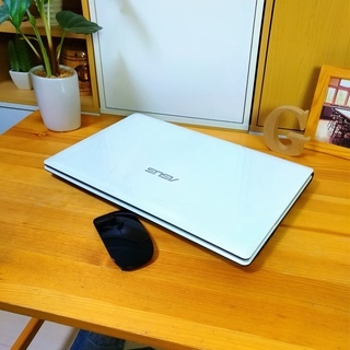 corei5メモリ8Gで超高性能！　大容量500GB♪　綺麗で可愛いピュアホワイト☆　美品な方☆　薄型でオシャレなAsusパソコン　最新Windows10！　　高速★　　ウェブカメラ＆テンキー付き　　大画面　　白　高級感　15.6インチ　マウス付き 　ノートパソコン　無線LAN　Wi-Fi対応 　DVDドライブ