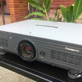 最高級プロジェクター/Panasonic TH-D5600（6000ﾙｰﾒﾝ）
