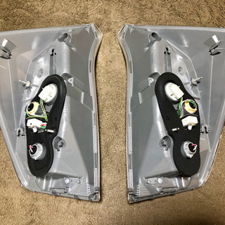 プリウス30系純正テールランプの画像