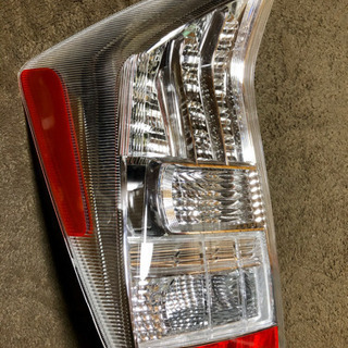 プリウス30系純正テールランプの画像