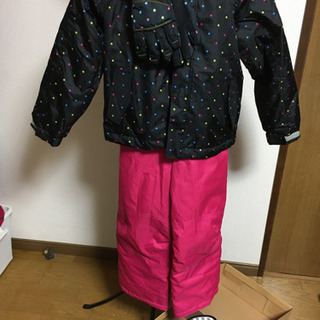 引取先確定　スキースノボーウェアーセット　上下　手袋　靴　子供