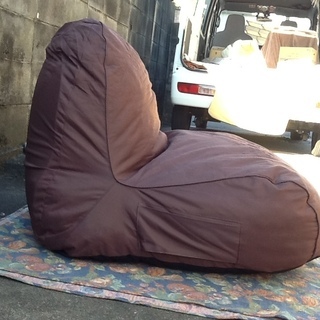 【シミを見つけましたので1,500円で】ドミンゴビーン 圧縮ウレタンソファ ビーンズ型 1人掛けロータイプソファ ブラウンの画像