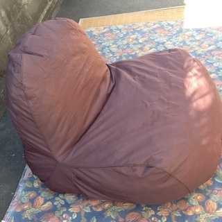 【シミを見つけましたので1,500円で】ドミンゴビーン 圧縮ウレタンソファ ビーンズ型 1人掛けロータイプソファ ブラウンの画像
