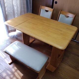 ダイニングテーブル　３点セット