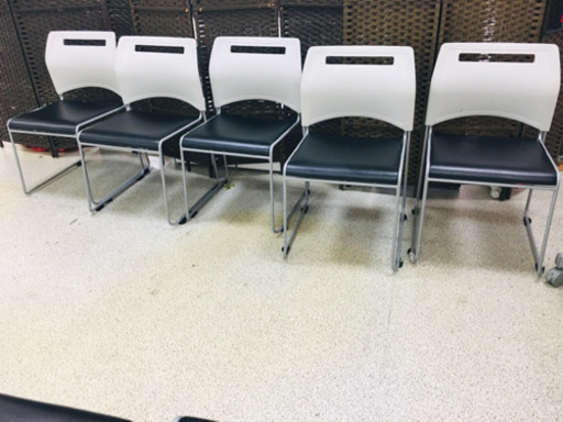 会議テーブル、ホワイトボード、椅子セット