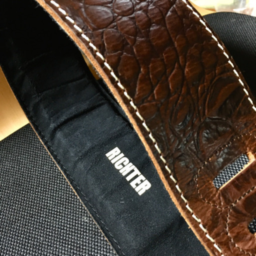 高級ストラップ　Richter Straps リヒター　 ギター　革　クロコ