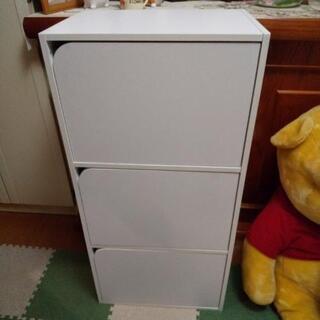 ニトリ 蓋付き　カラーボックス