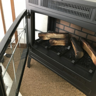 暖炉型ファンヒーターの画像