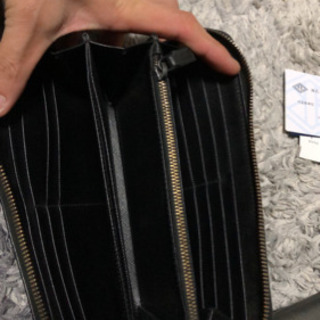 プラダラウンドファスナー長財布の画像