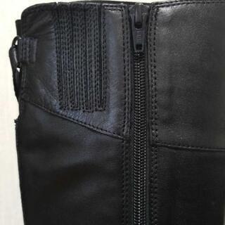 黒革ロングブーツの画像