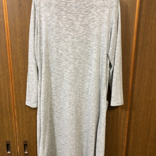 春夏秋時期 薄手ロングカーディガン 羽織物 薄いグレーの画像