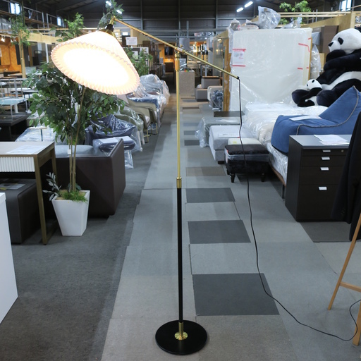 売り切れました3-1 【お新古市場】 難有りの特価品！！ 【中古品】 【展示品】 LE KLINT （レ・クリント） CARRONADE Floor Lamp(カロネード) ノルディックサンド H1580 フロアランプ ゴールド