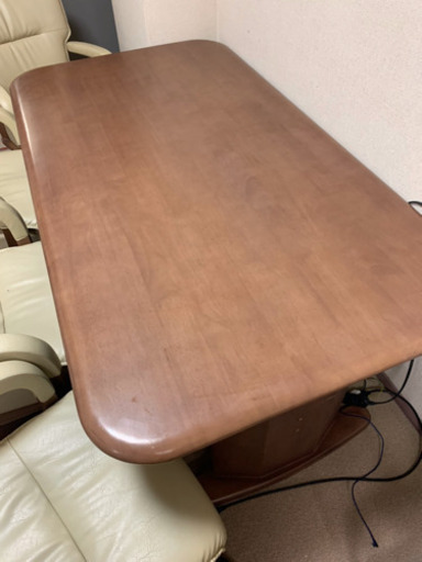 ダイニングテーブル　付属の椅子4つ付き