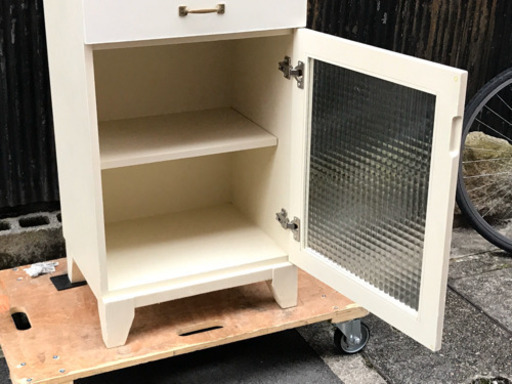 unicoウニコ ガラス扉付きレンジ台　u-cube アイボリー