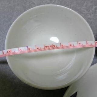 モダンな茶碗とお皿ペアセットの画像