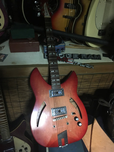 リッケンバッカー330モデル グレッチタイプピックアップ、セットネック、傷じゃて感あり