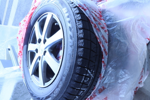 Blizzak revogz 215/65r16 スタッドレス　4本　ベルファイア　2014年製