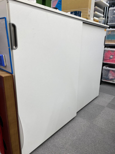 事務所　扉付き棚　鍵付き