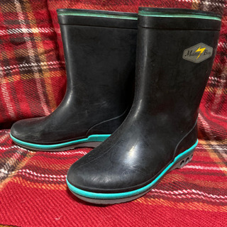 【男児 長靴(黒×緑ライン) 19㎝   ２００円】