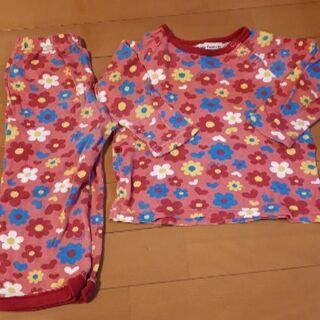 ☆可愛いパジャマ２点☆サイズ95㎝￥300！の画像