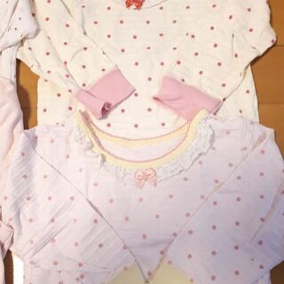 ☆可愛い肌着4点セットで☆95㎝と100㎝☆￥300！の画像