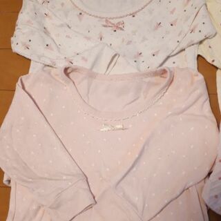☆可愛い肌着4点セットで☆95㎝と100㎝☆￥300！の画像