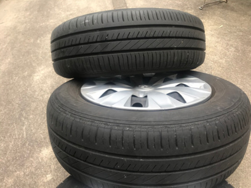 195/65R15です。  17年製　トヨタ　ヴォクシー　純正　タイヤ4本　15インチ