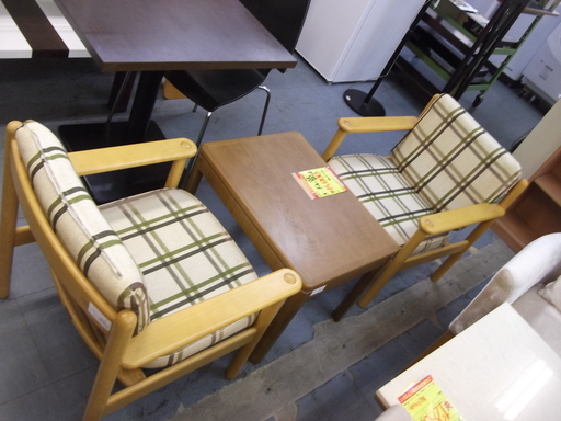 ID:G897465　【高級家具カリモク】テーブル＆イス３点セット