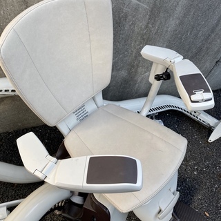 ThyssenKrupp/ティッセンクルップ Flow2 階段昇降機 室内×曲線型 フローリフト 2016年製 特注製造の曲線レール付 介護用品 練馬区より 配送相談可★の画像