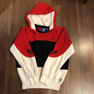 adidasプルパーカー