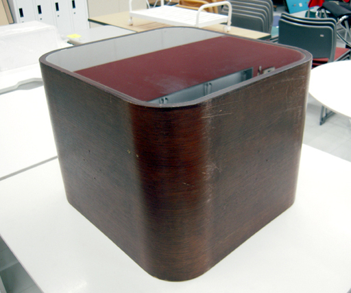 曲木細工 飾り棚 テーブルとしても 片面ガラス コレクション収納 苫小牧西店
