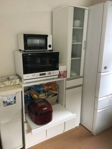お譲り先決まりました。食器棚とレンジ台