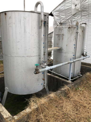 重油タンク　2000リットル　二台