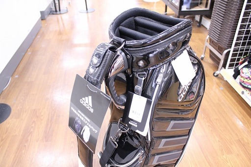 adidas ｷｬﾃﾞｨｰﾊﾞｯｸﾞ 未使用品 AWU21　ﾂｱｰ360 2018ﾓﾃﾞﾙ 入荷しました。