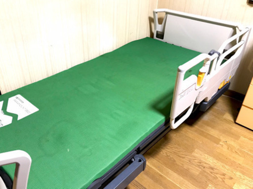 【1月末まで】電動介護ベッド「パラマウントベッド」KQ-60000 ベッドサイドテーブル付き