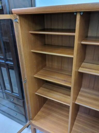 【おすすめ品♪】☆福岡市早良区の総合リサイクルショップ☆ ヴィンテージ デンマーク製 北欧家具 北欧デザイン ガラスキャビネット ワイ