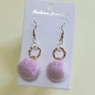 大きなファーボールピアス①　イヤリング　ハンドメイドの画像