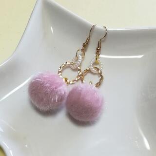 大きなファーボールピアス①　イヤリング　ハンドメイドの画像