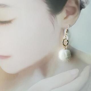 大きなファーボールピアス②　イヤリング　ハンドメイド