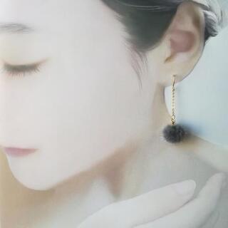 ファーボールのピアス①　イヤリング　ハンドメイド