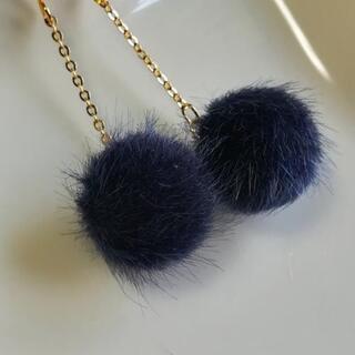 ファーボールのピアス②　イヤリング　ハンドメイドの画像