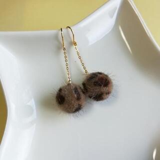 ファーボールのピアス③　イヤリング　ハンドメイドの画像