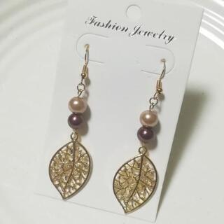 【5】ハンドメイドピアス　透かしリーフ&パールの画像