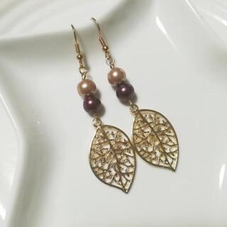 【5】ハンドメイドピアス　透かしリーフ&パールの画像