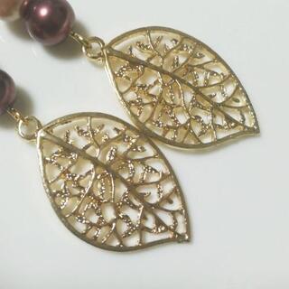 【5】ハンドメイドピアス　透かしリーフ&パールの画像